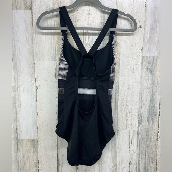Nike One Piece Mesh Panel Black White Swimsuit Womens Large - Picture 4 of 8